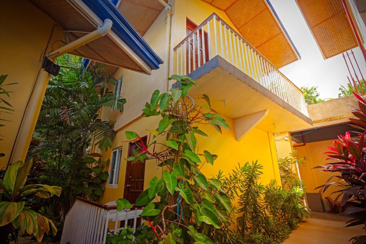 Blue Lagoon Inn & Suites Puerto Princesa Exterior foto